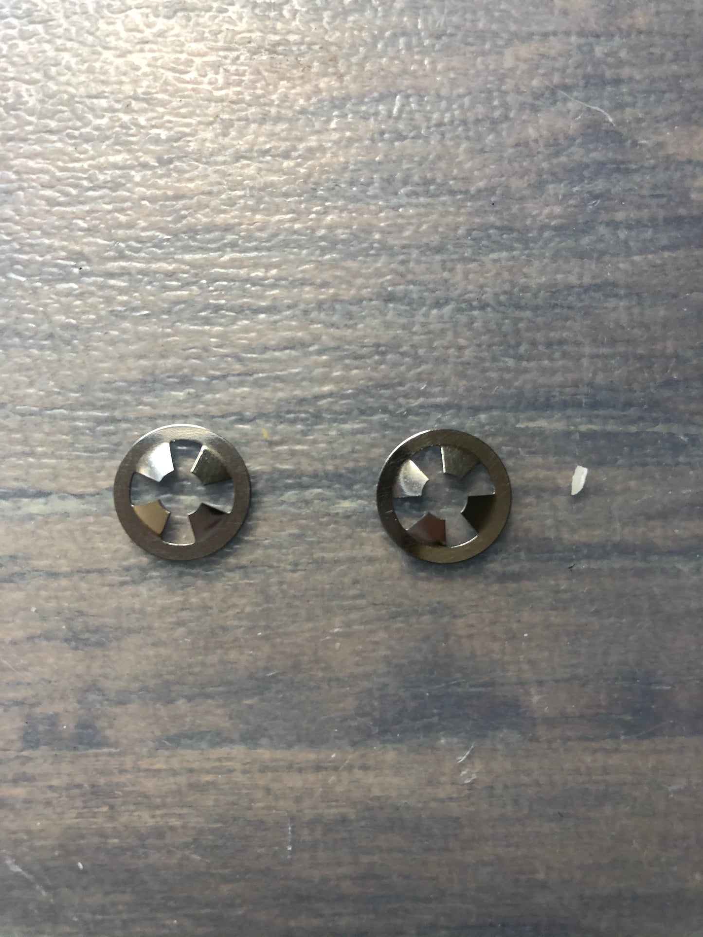 2 clips fixations embleme neuf d'origine Yamaha Chappy