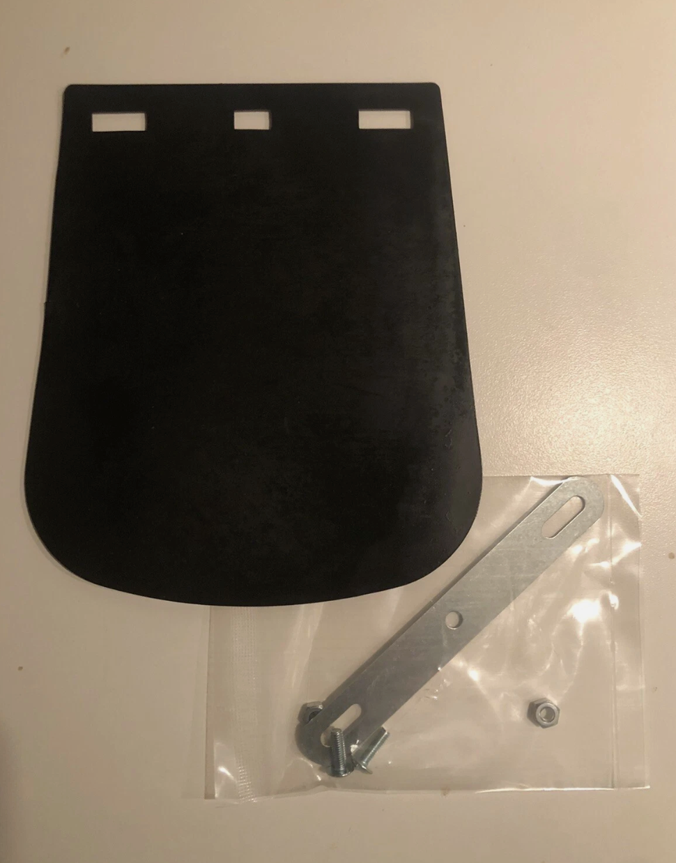 Bavette Arrière avec Support Complet + Visserie - Suzuki