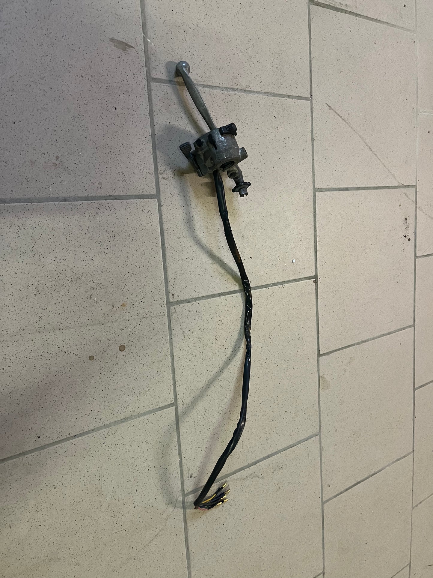 Commodo Gauche d’Origine Yamaha Chappy – Avec Manette de Starter et Bouchon Plein Phare