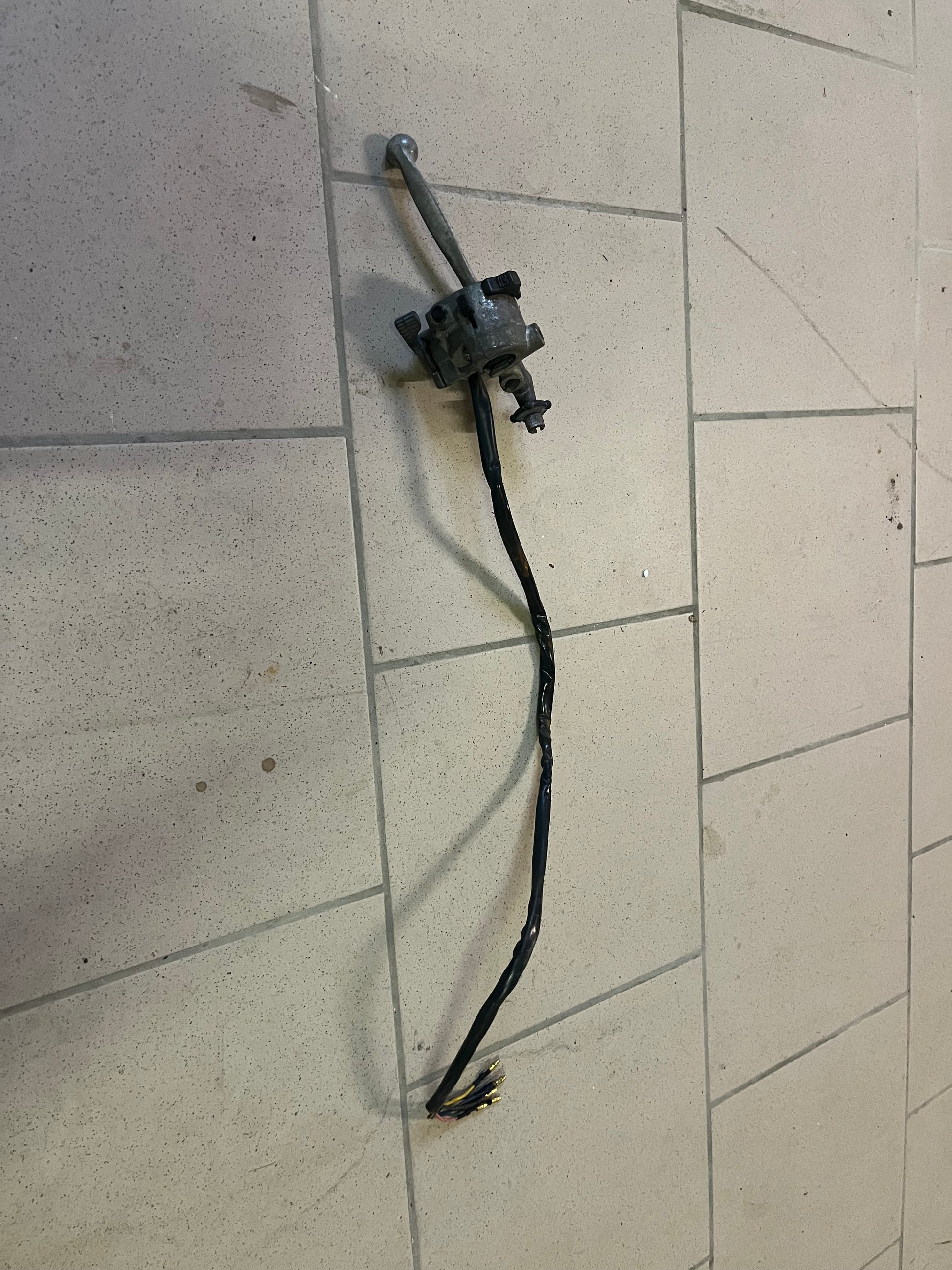 Commodo Gauche d’Origine Yamaha Chappy – Avec Manette de Starter et Bouchon Plein Phare