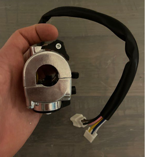 Commodo Gauche il s'agit d'une refabrication identique à l'origine modèle avec plein phare Yamaha Bop