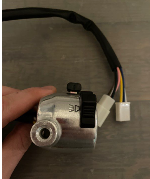 Commodo Gauche il s'agit d'une refabrication identique à l'origine modèle avec plein phare Yamaha Bop