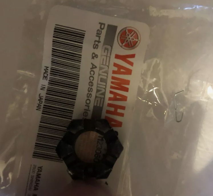 Ecrou axe roue avant neuf d'origine Yamaha Bop