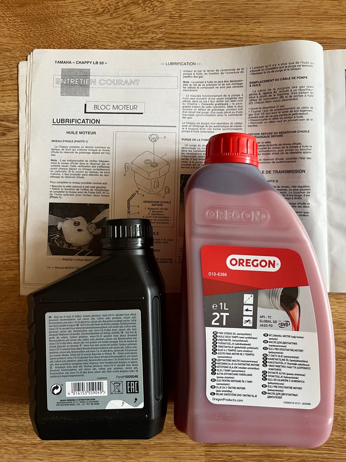 Kit vidange, un bidon d'huile pour la boîte de vitesse qui va dans le carter moteur et l'huile 2 temps qui va dans le réservoir d'huile (mélange séparé) spécifique au bop, au global 3 bidons