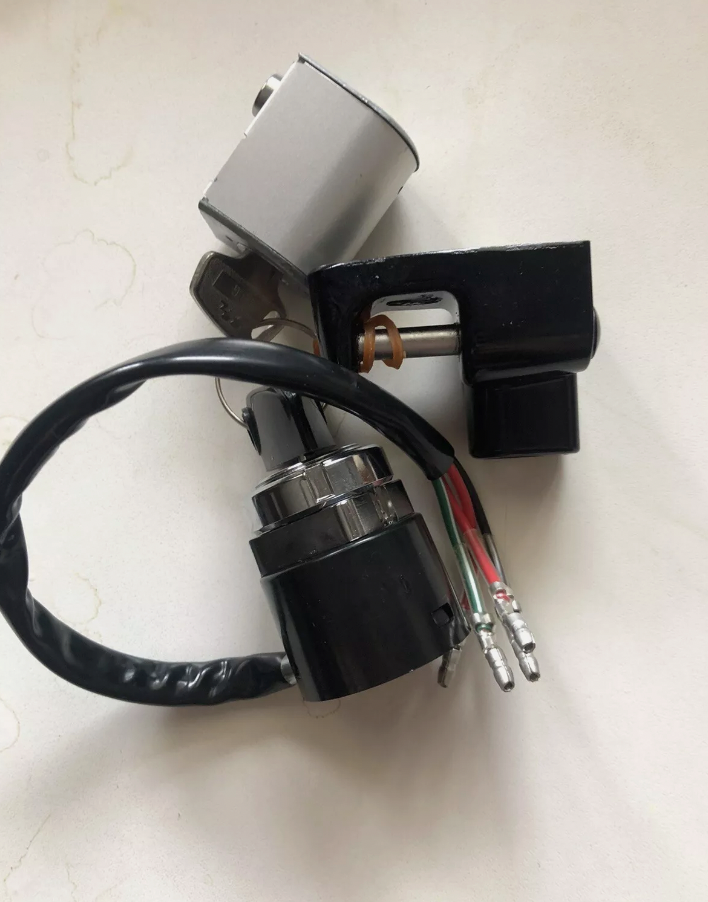 neiman et la serrure de selle neuf d'origine Honda dax