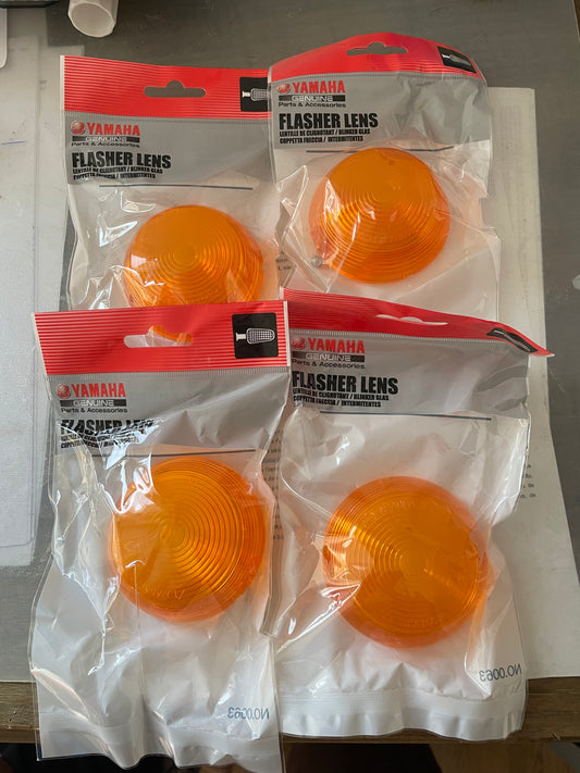 4 Cabochons de Clignotants d’Origine neuf avec 8 vis d'origine- Chappy Yamaha