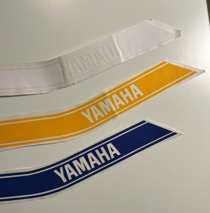 Autocollant au Choix – Cache Batterie Neuf Yamaha Chappy
Refabrication conforme à l’origine