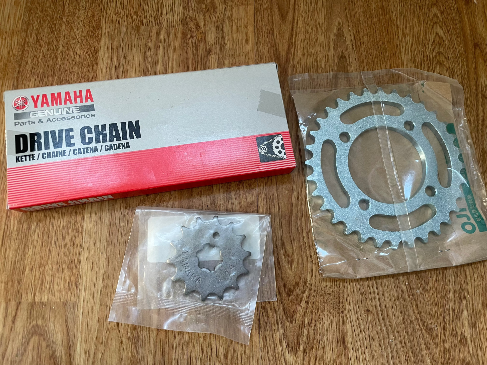 Kit chaine complet avec la courroie, les attaches rapides, la chaine neuf d'origine Yamaha Bop chappy