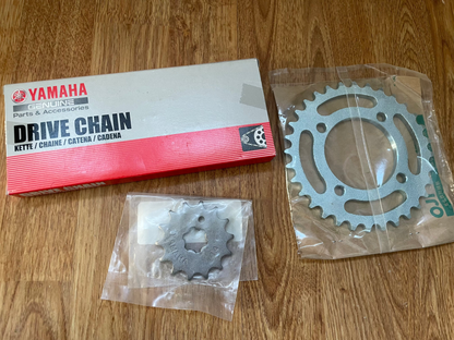 Kit chaine complet avec la courroie, les attaches rapides, la chaine neuf d'origine Yamaha Bop chappy