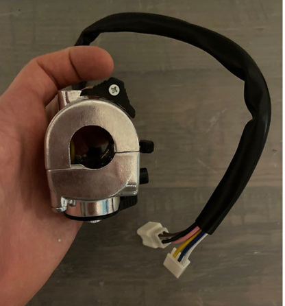 Commodo Gauche il s'agit d'une refabrication identique à l'origine modèle avec plein phare Yamaha Bop