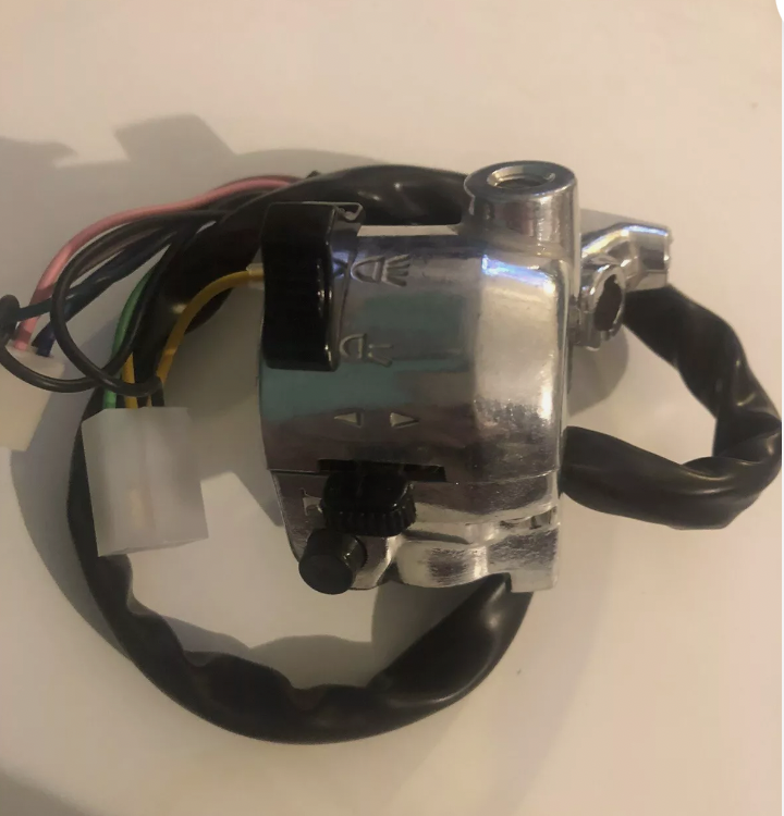 Commodo Gauche il s'agit d'une refabrication identique à l'origine modèle avec plein phare Yamaha Chappy