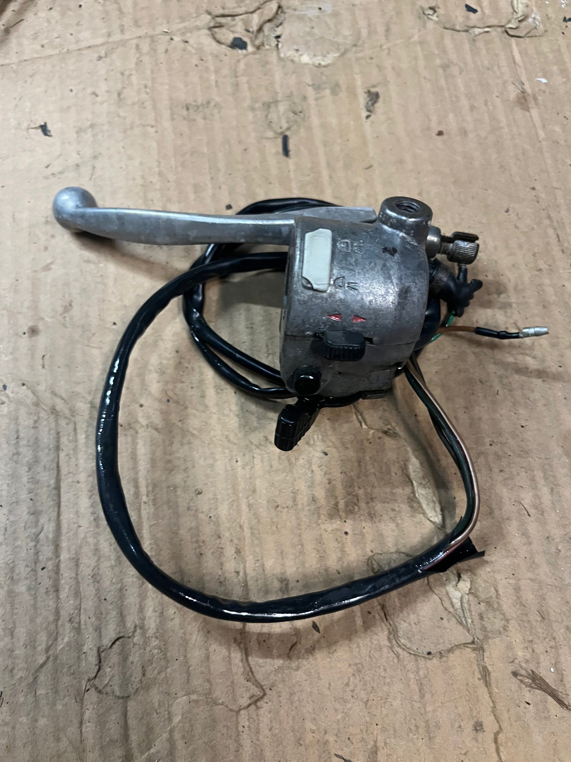 Commodo gauche complet d’origine Yamaha Chappy en bon état