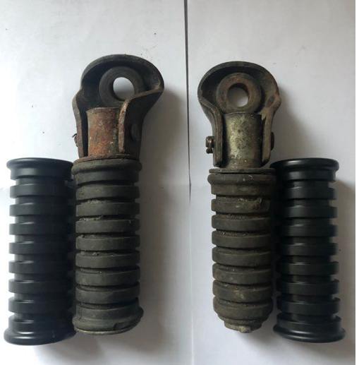 Garniture de repose pied arrière neuf d'origine Yamaha Chappy