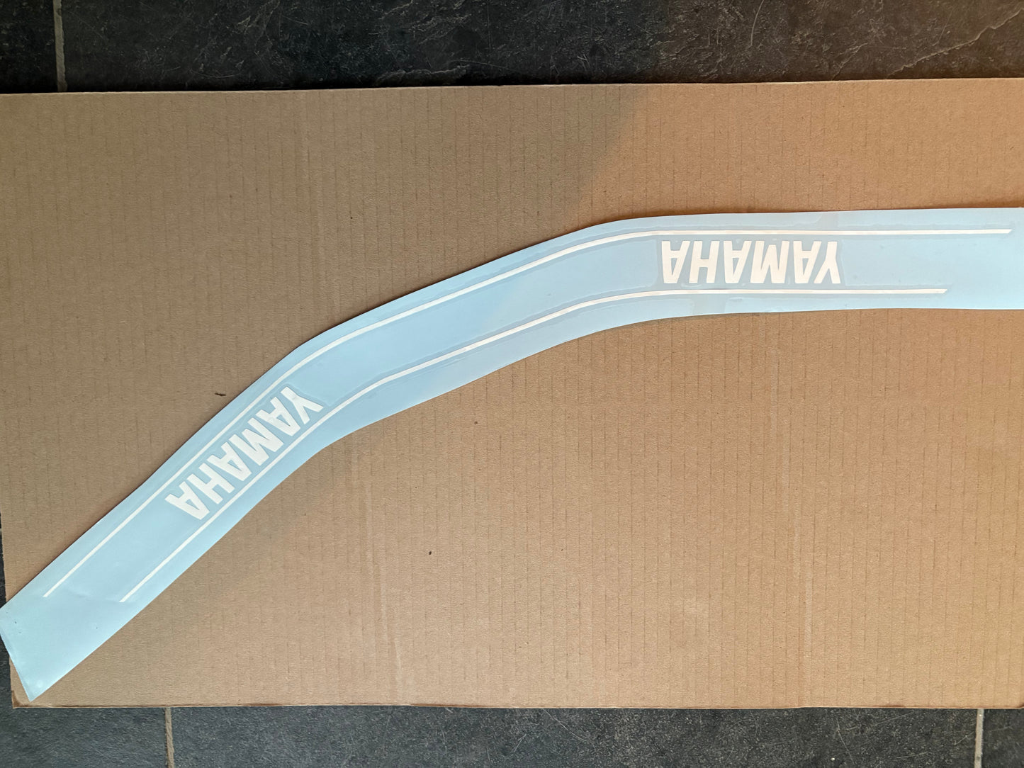 Autocollant Cache Batterie Blanc – Yamaha Chappy