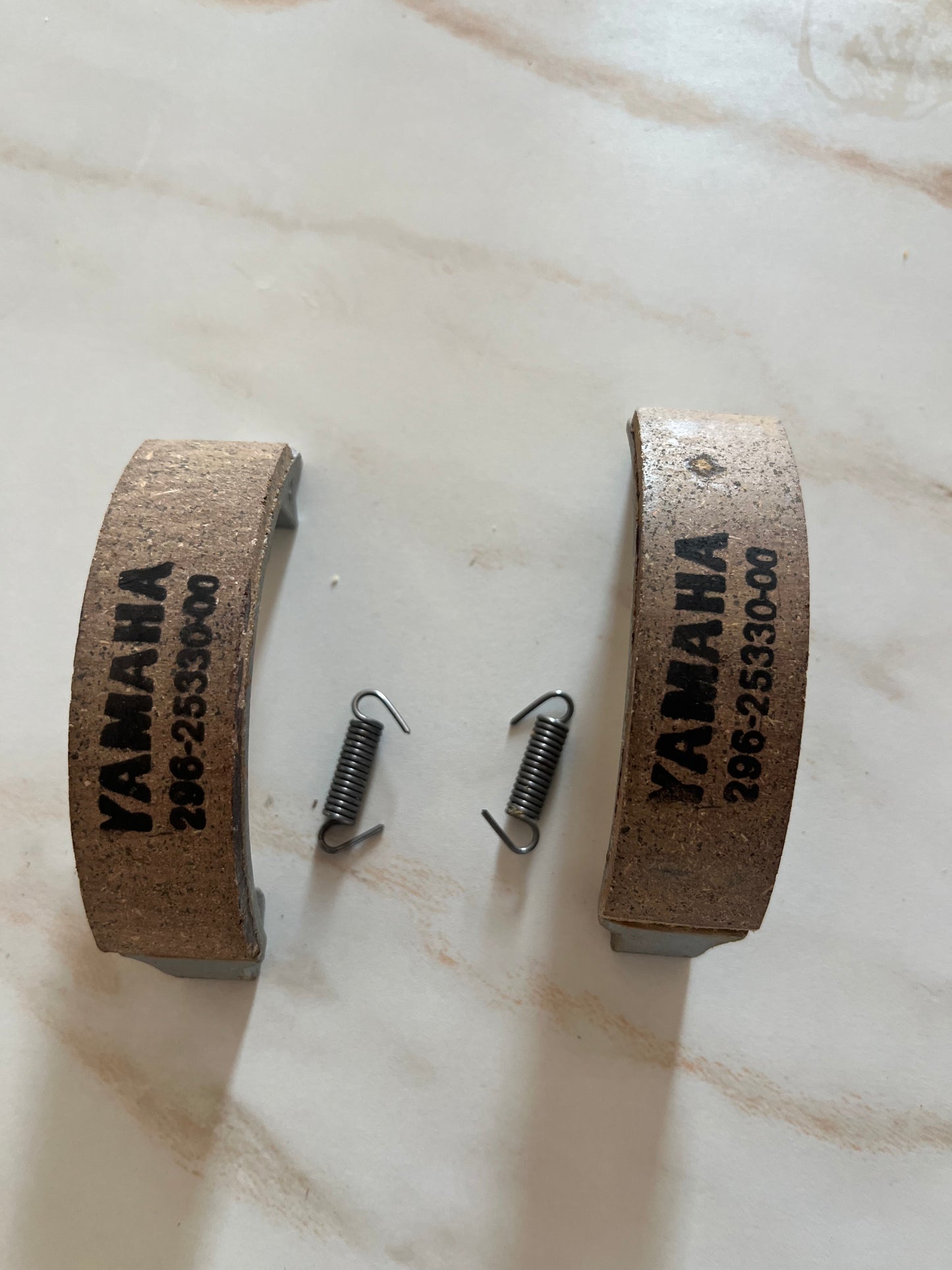 Jeu de mâchoires de frein Yamaha Chappy LB50 1F0 arrière neuves