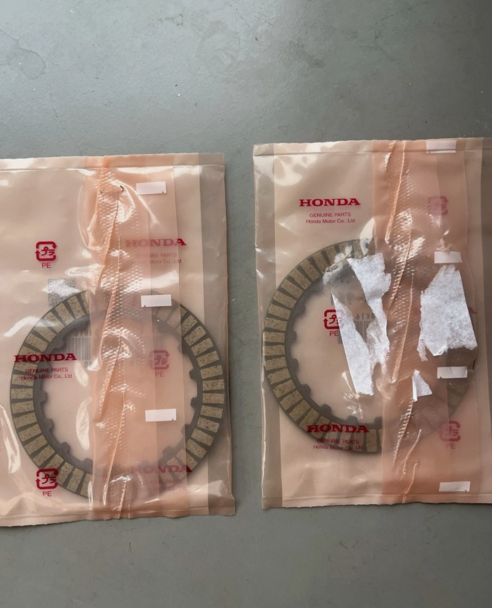 Lot de 2 Disques d’Embrayage d’Origine Neufs (OT 6V) - Honda Dax ST70