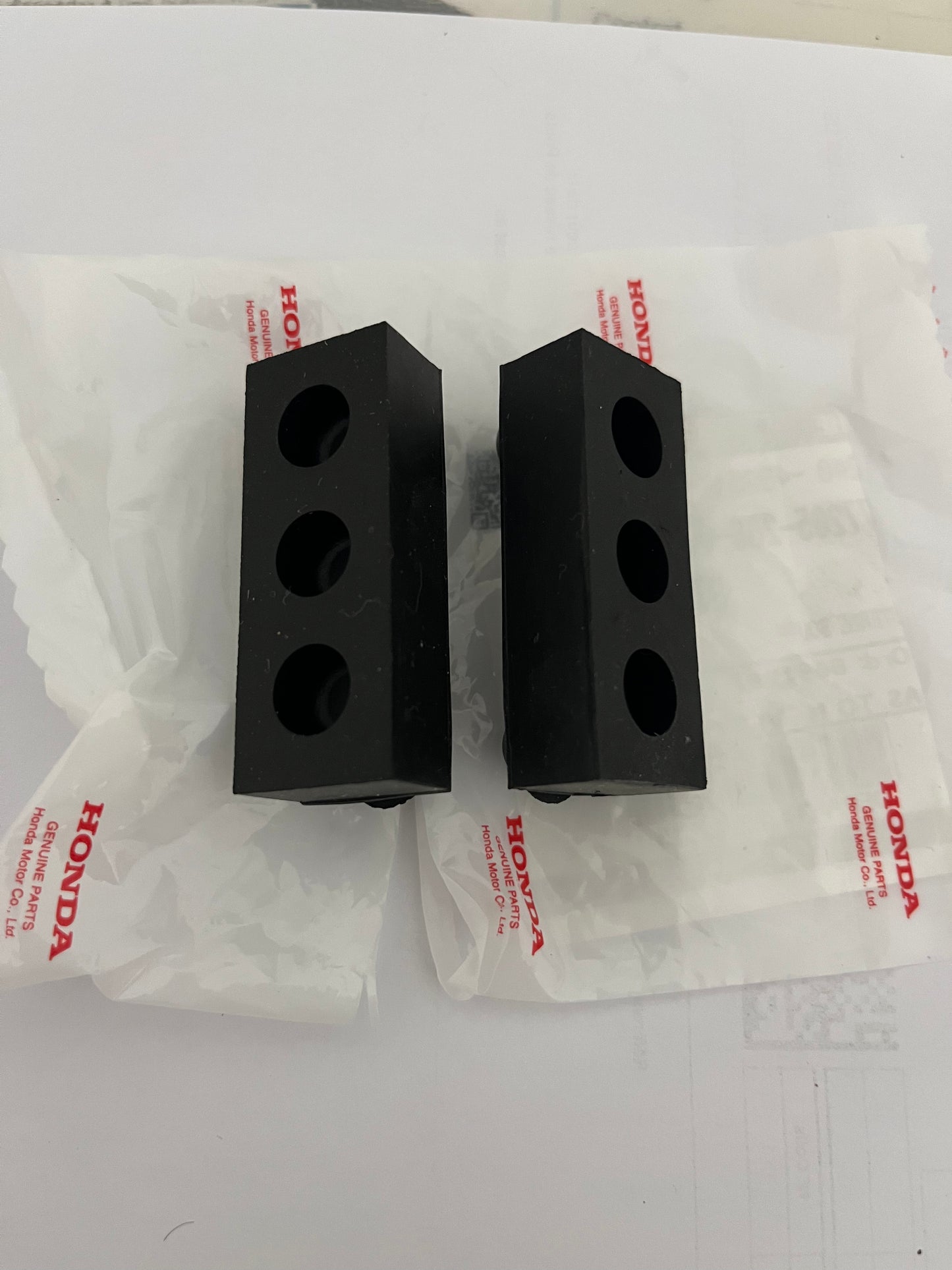 Paire silent bloc selle Honda Dax d’origine