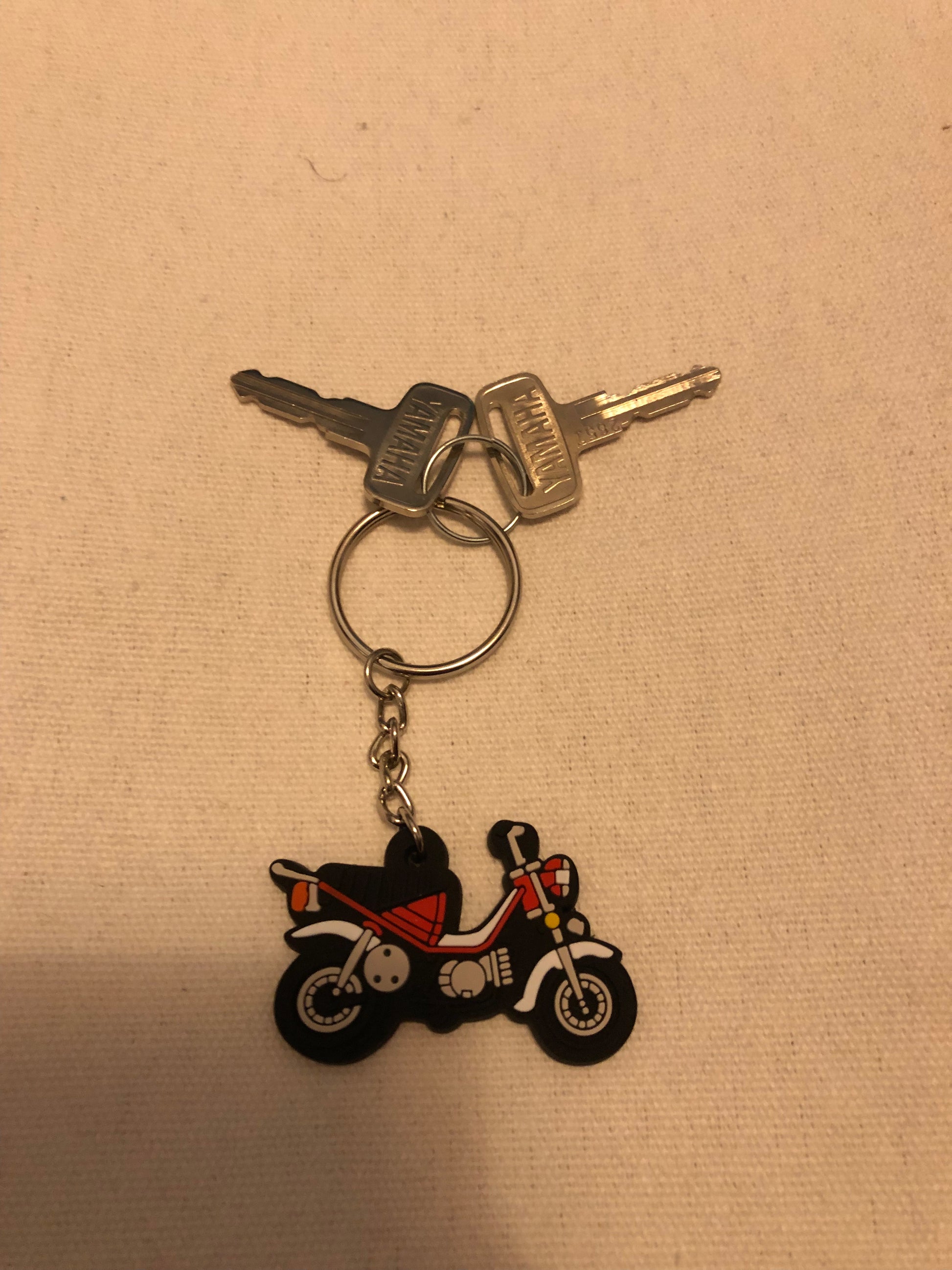 Porte cle rouge neuf Yamaha Chappy