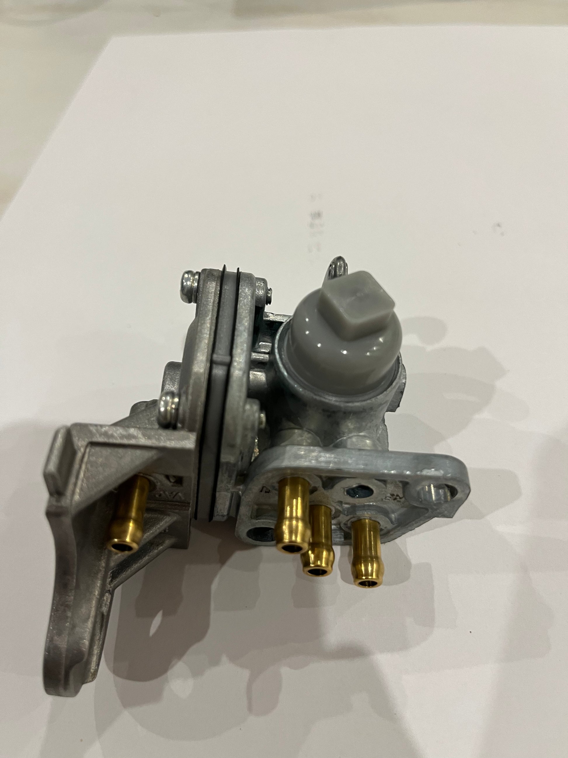 Robinet d'essence Suzuki VanVan RV90 neuf d'origine