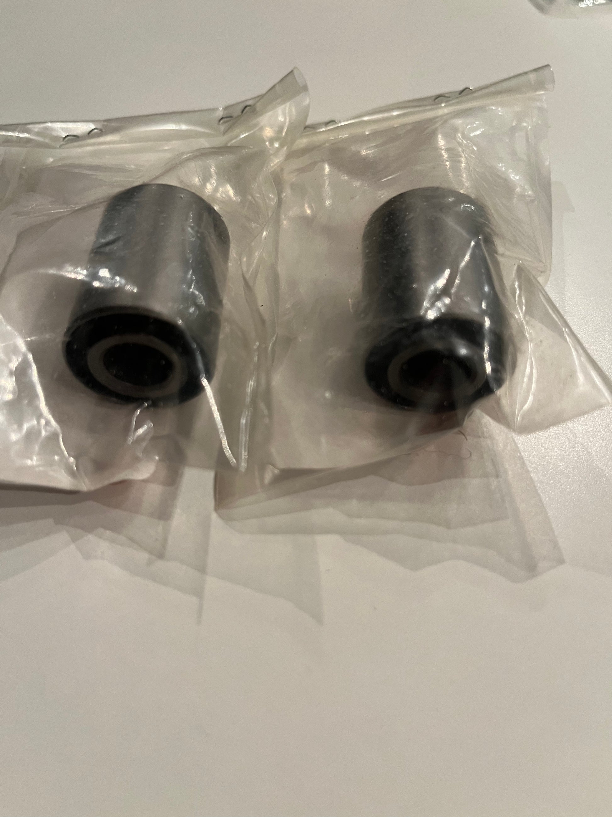 Paire de Silent blocs de Bras Oscillant Neufs d’Origine
